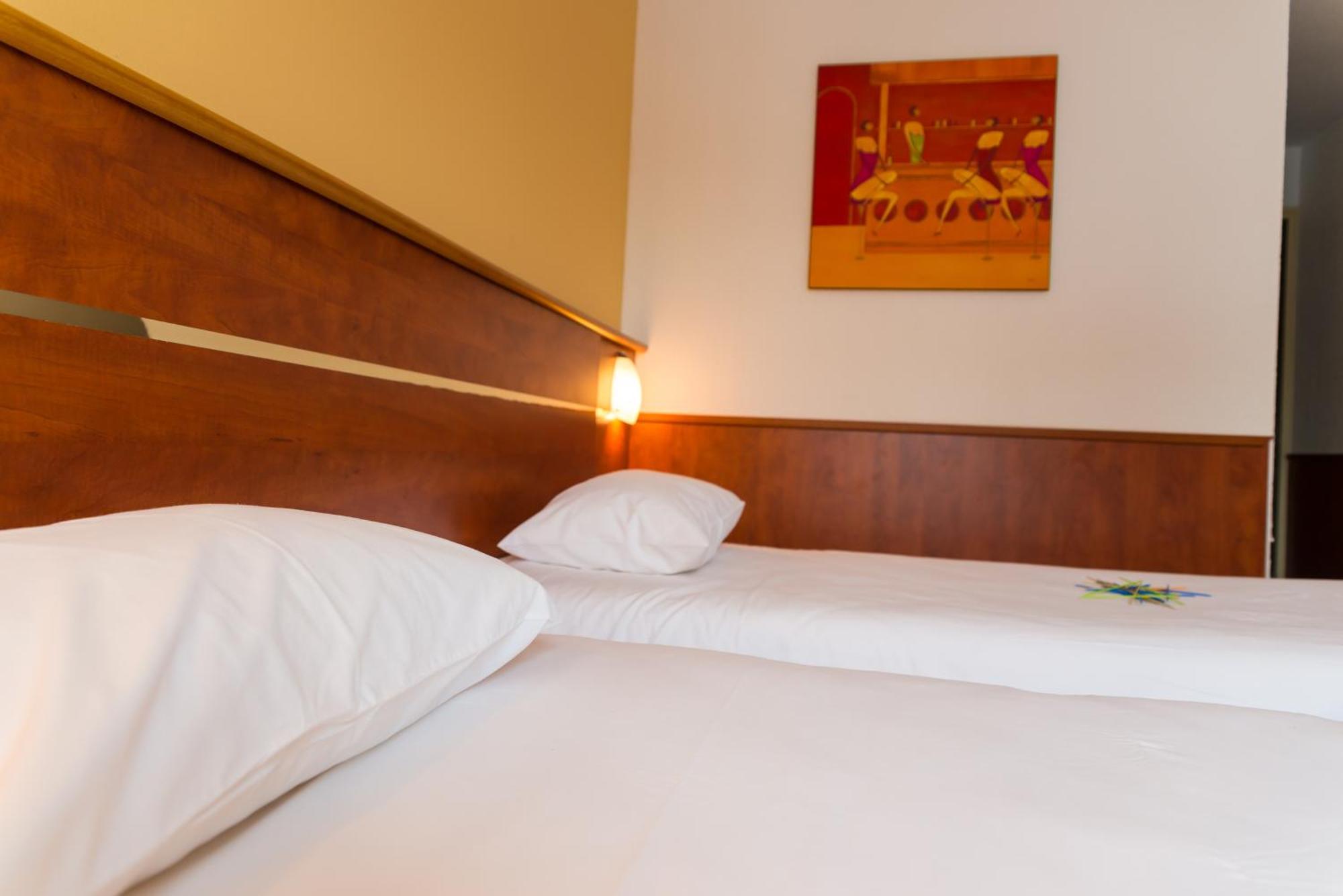 Brit Hotel Rennes Cesson Exterior foto
